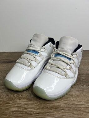 Air Jordan 11 Retro Low Legend Blue AV2187-117 Men’s Size 9 White Patent Leather